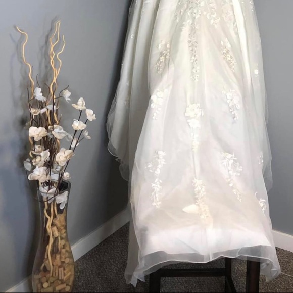 Ivory Wedding Dress: David Tutera - “Hillary” - Picture 6 of 7